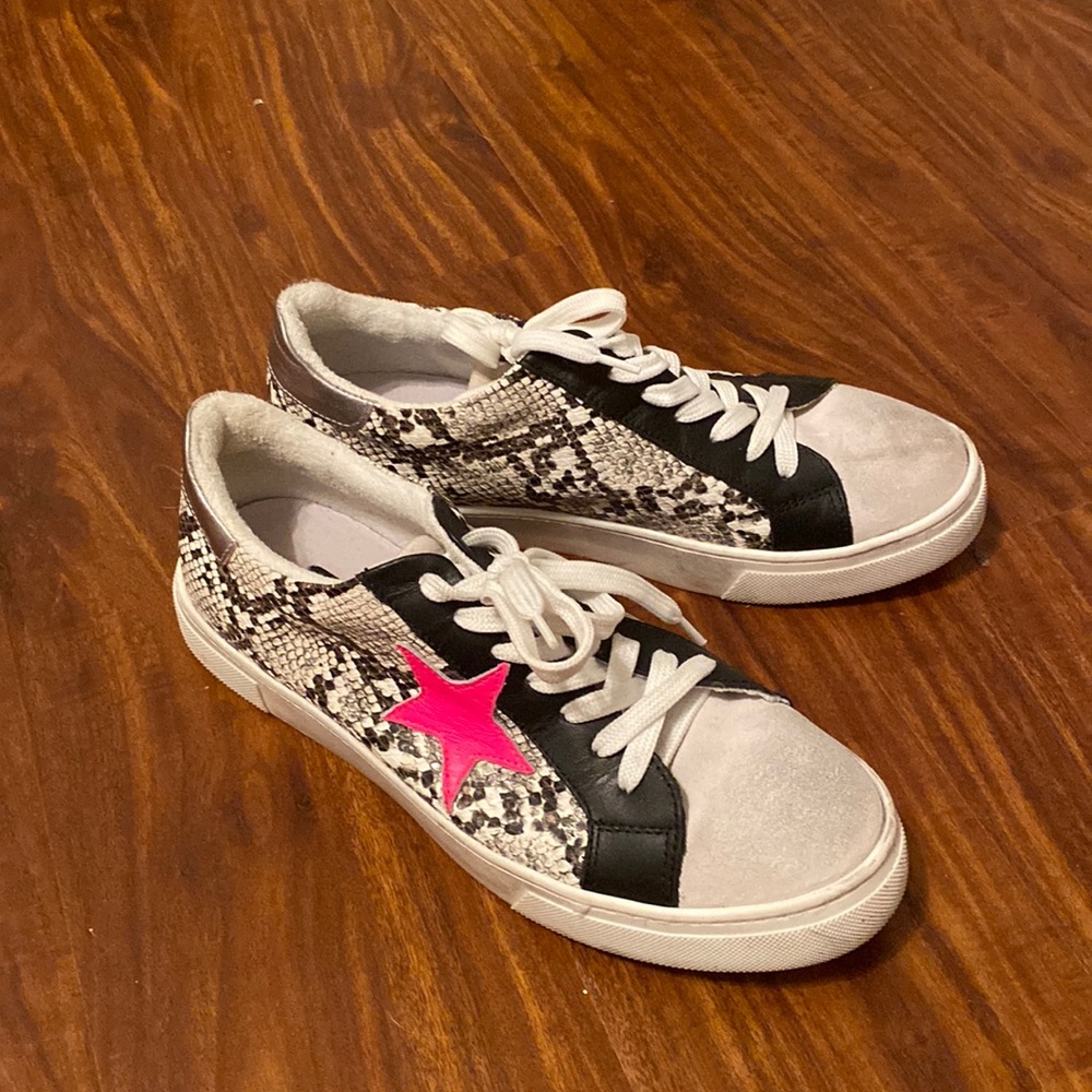 STEVEN by Steve Madden snake skin star sneakers